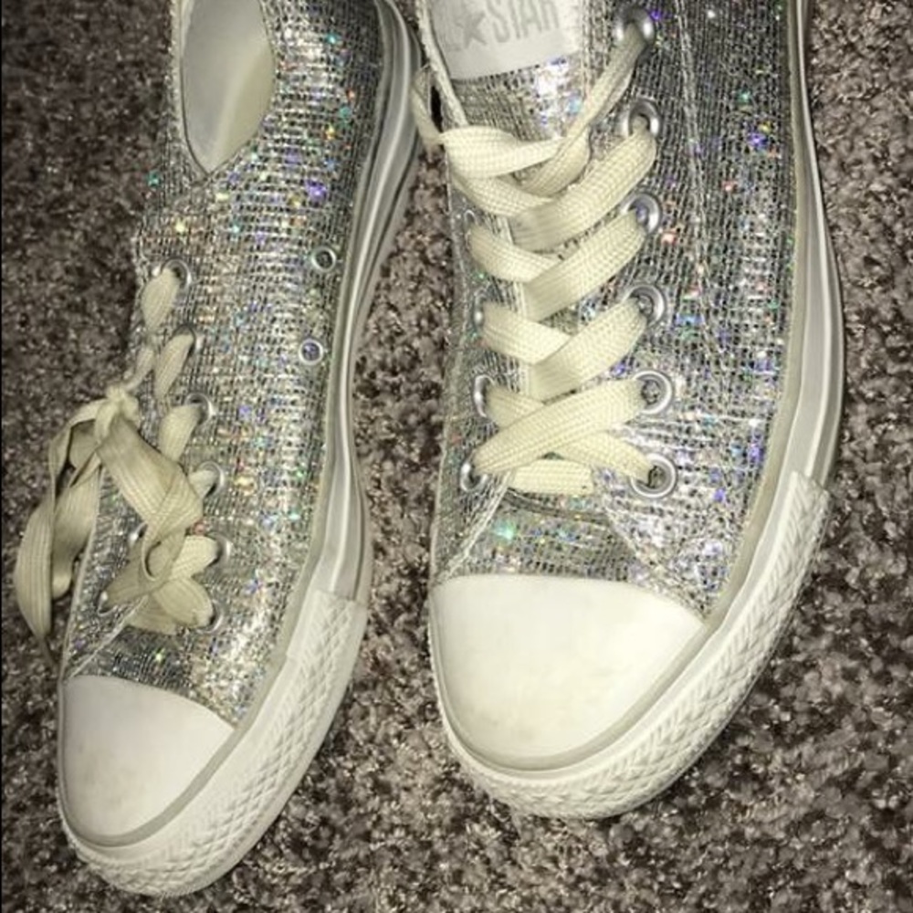 Size 9 converse sneakers